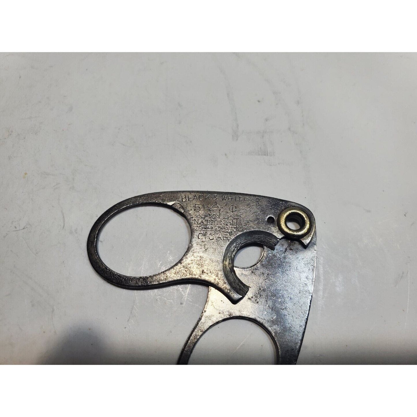 NATIONAL 5 cent CIGAR Black & White POCKET CIGAR CUTTER 6344/6