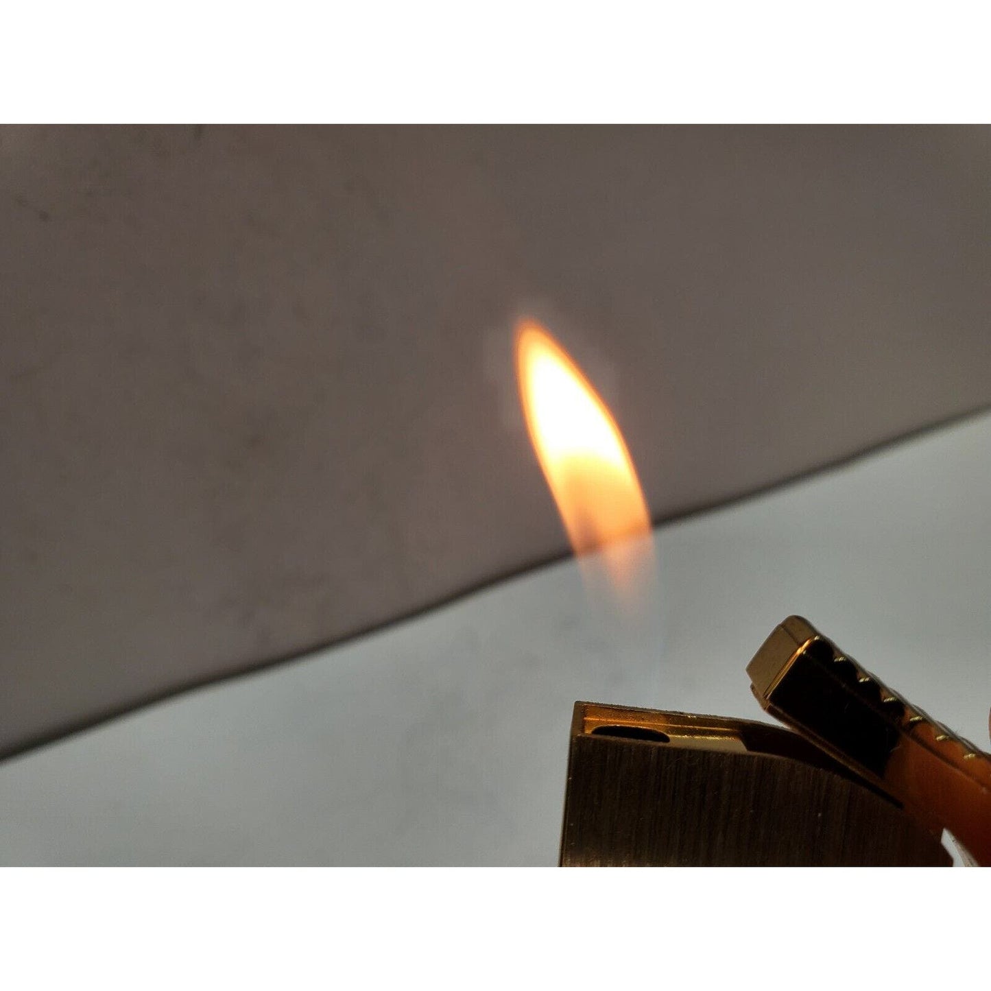 NOS Working Vintage BATTAT Gold Tone Lighter 6390/34