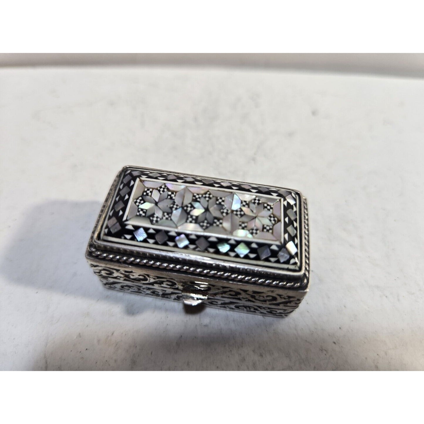 Vintage Sterling Silver & Mother Of Pearl Abalone Trinket Pill Snuff Box Case