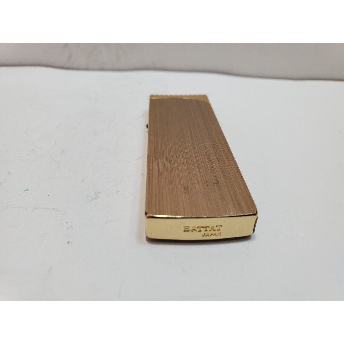 NOS Working Vintage BATTAT Gold Tone Lighter 6390/34