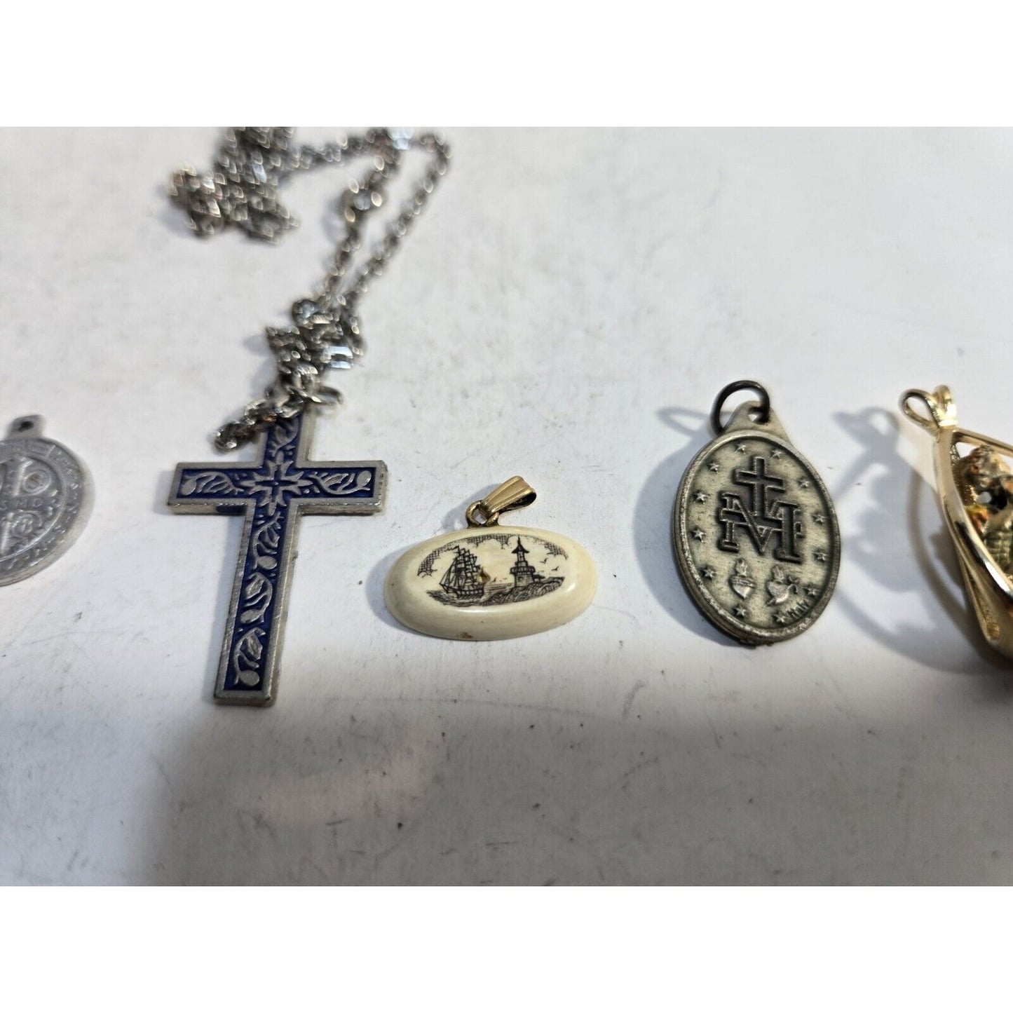 lot of 7 vintage collectible pendants