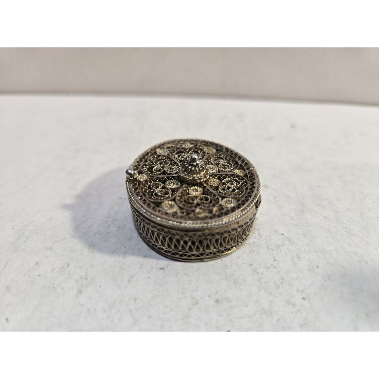 Vintage Filigree Sterling Silver Pill Trinket Box Snuff Case 7275/3