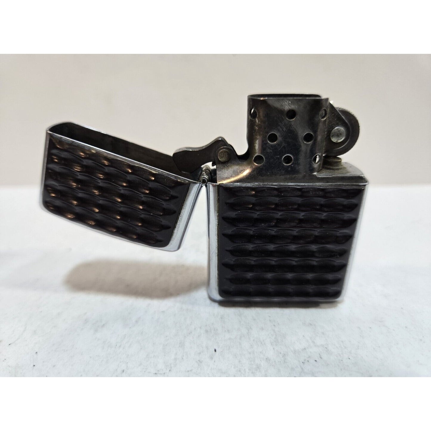 ZIPPO Lighter 1998 High Polish Chrome, Ridged 3D Design Brown Bakelite 7409/33