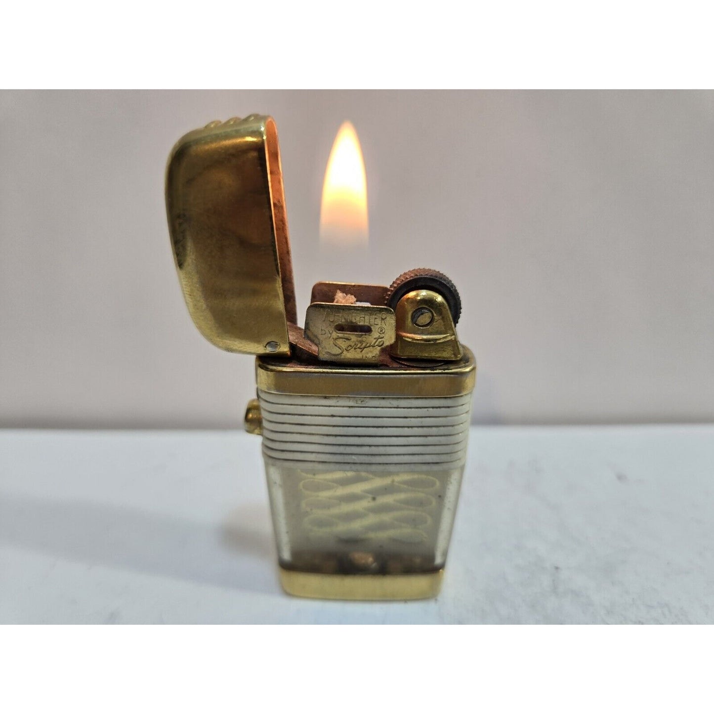 Working Vintage Scripto Vu INFINITY SWIRL Lighter 7025/29