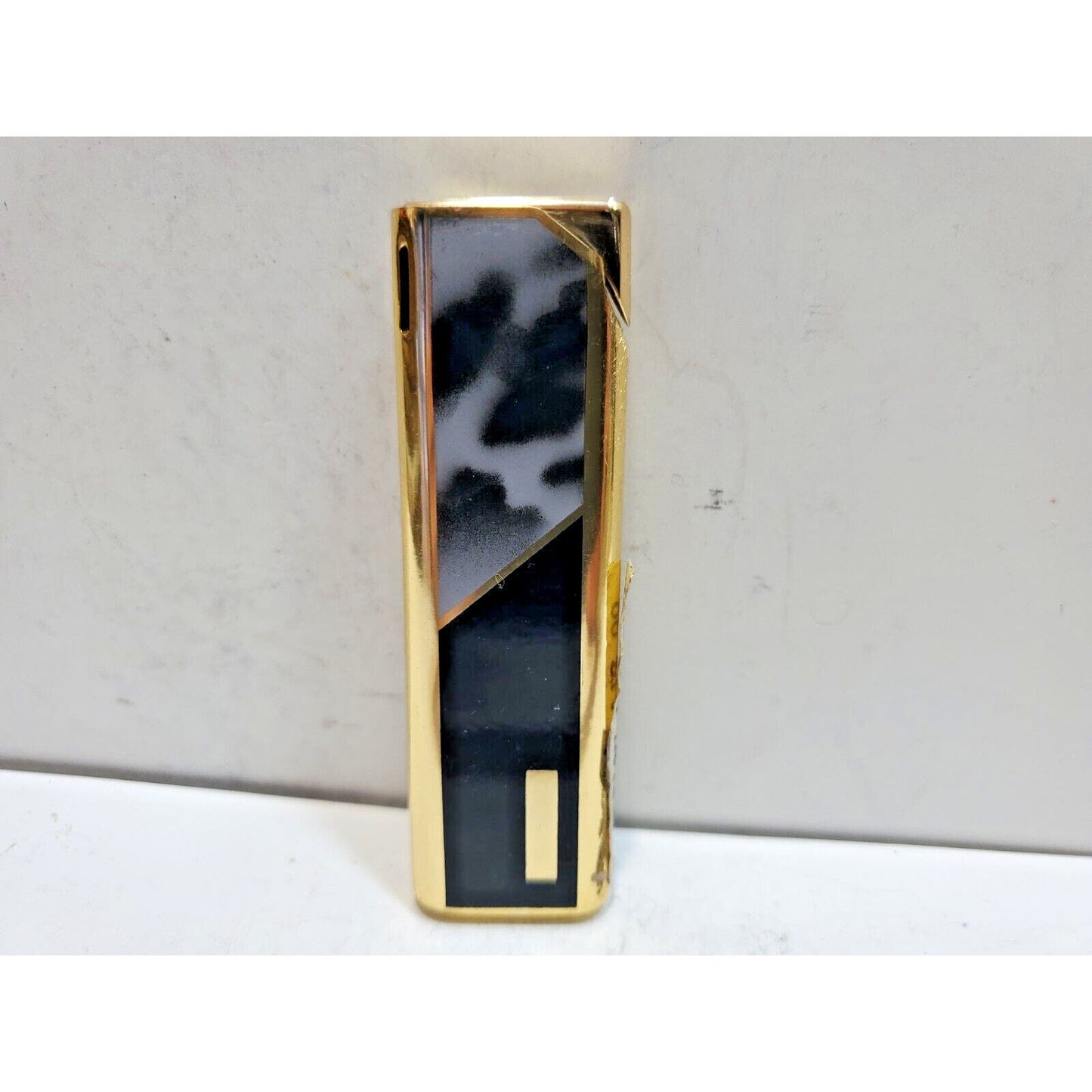 NOS Working Vintage BATTAT Enamel & Gold Tone Lighter 6406/34