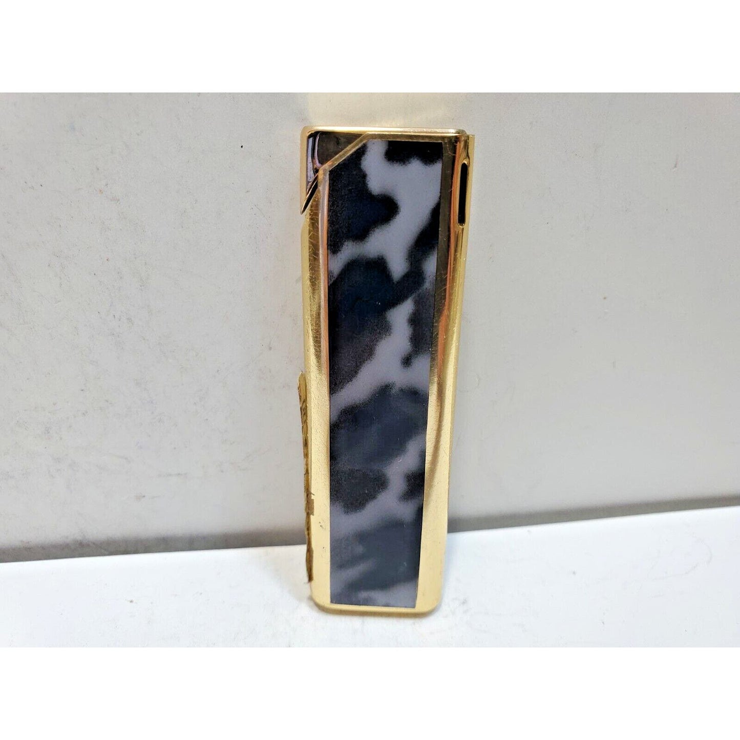 NOS Working Vintage BATTAT Enamel & Gold Tone Lighter 6406/34