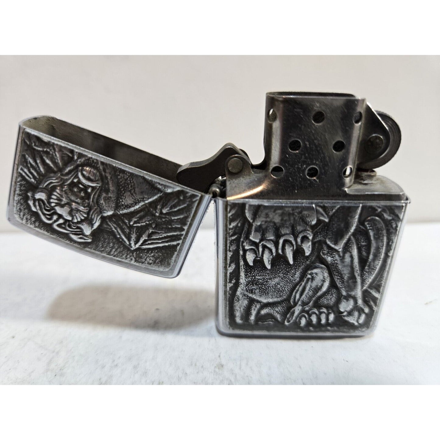 2000 Zippo Lighter - Barrett Smythe - American Cougar - Mountain Lion - Puma