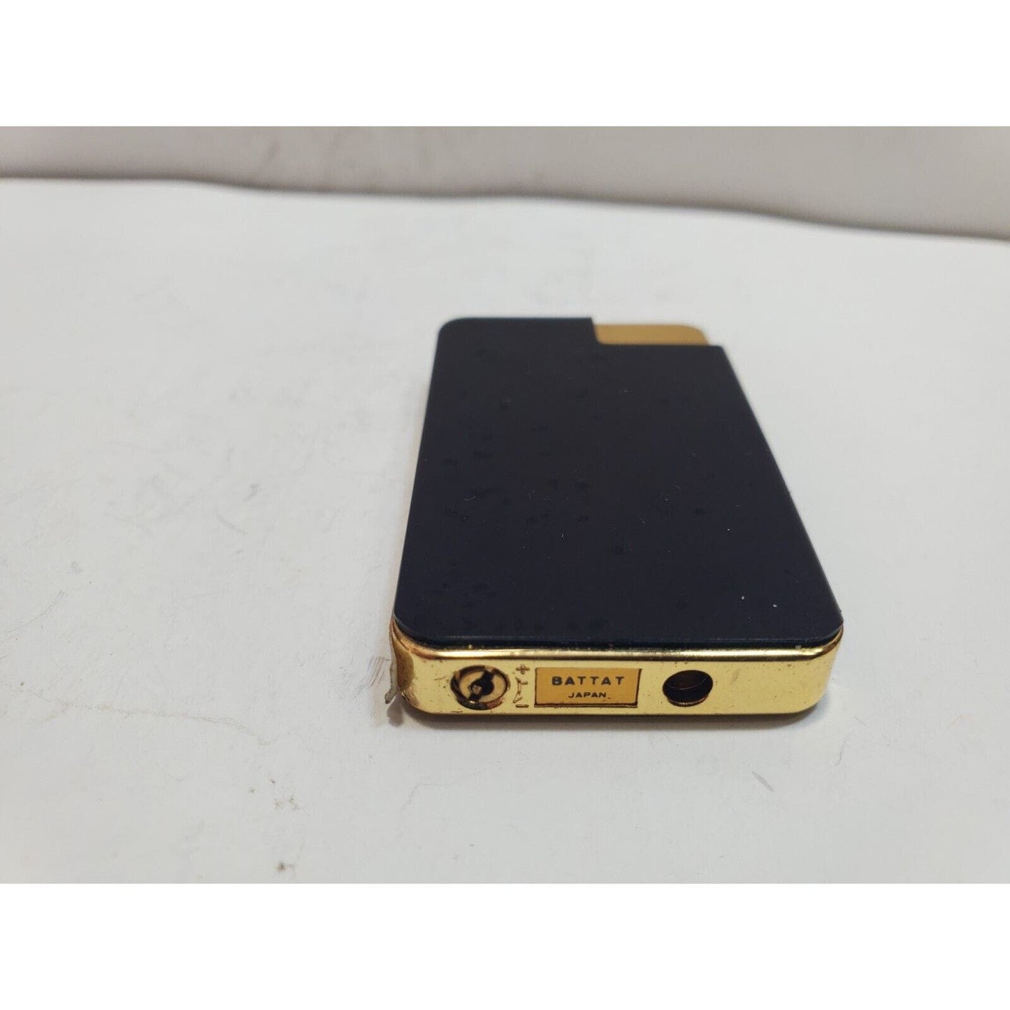 NOS Working Vintage BATTAT Black Enamel & Gold Tone Lighter 6382/34