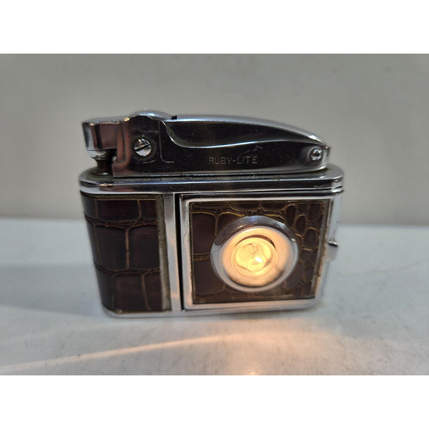 Working Vintage Ruby Lite Mini Camera Lighter Flashlight 7554/34