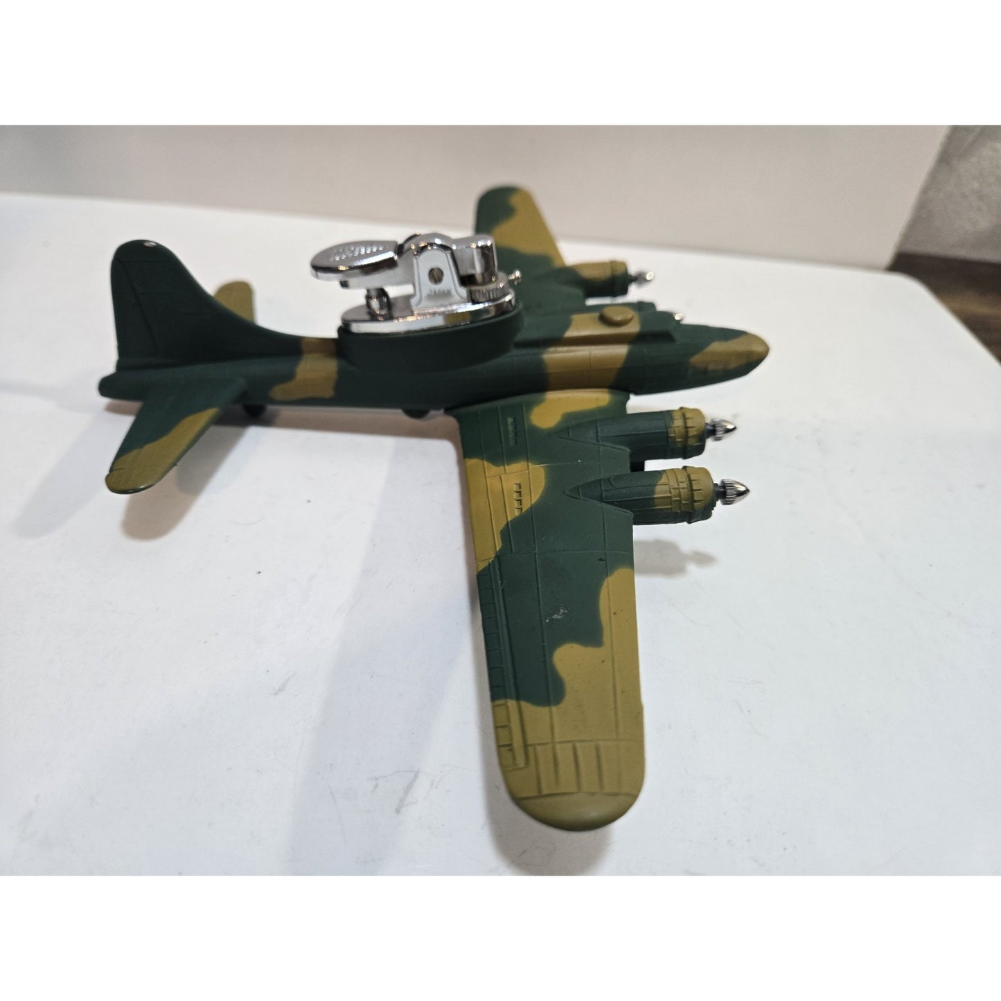 Working RARE Boeing B-17F Airplane Table Lighter Camouflage 7903/40