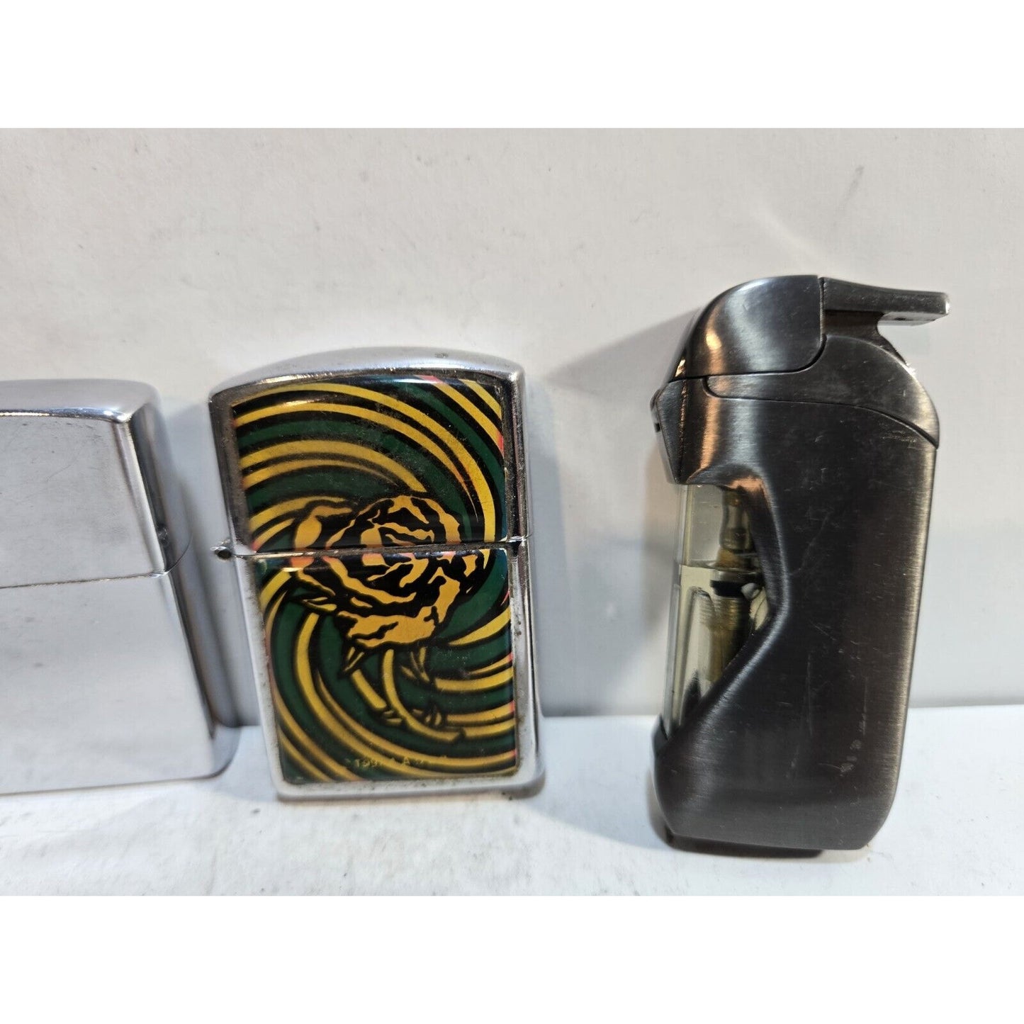 LOT OF 3 VINTAGE LIGHTERS / WORKING 7357/35