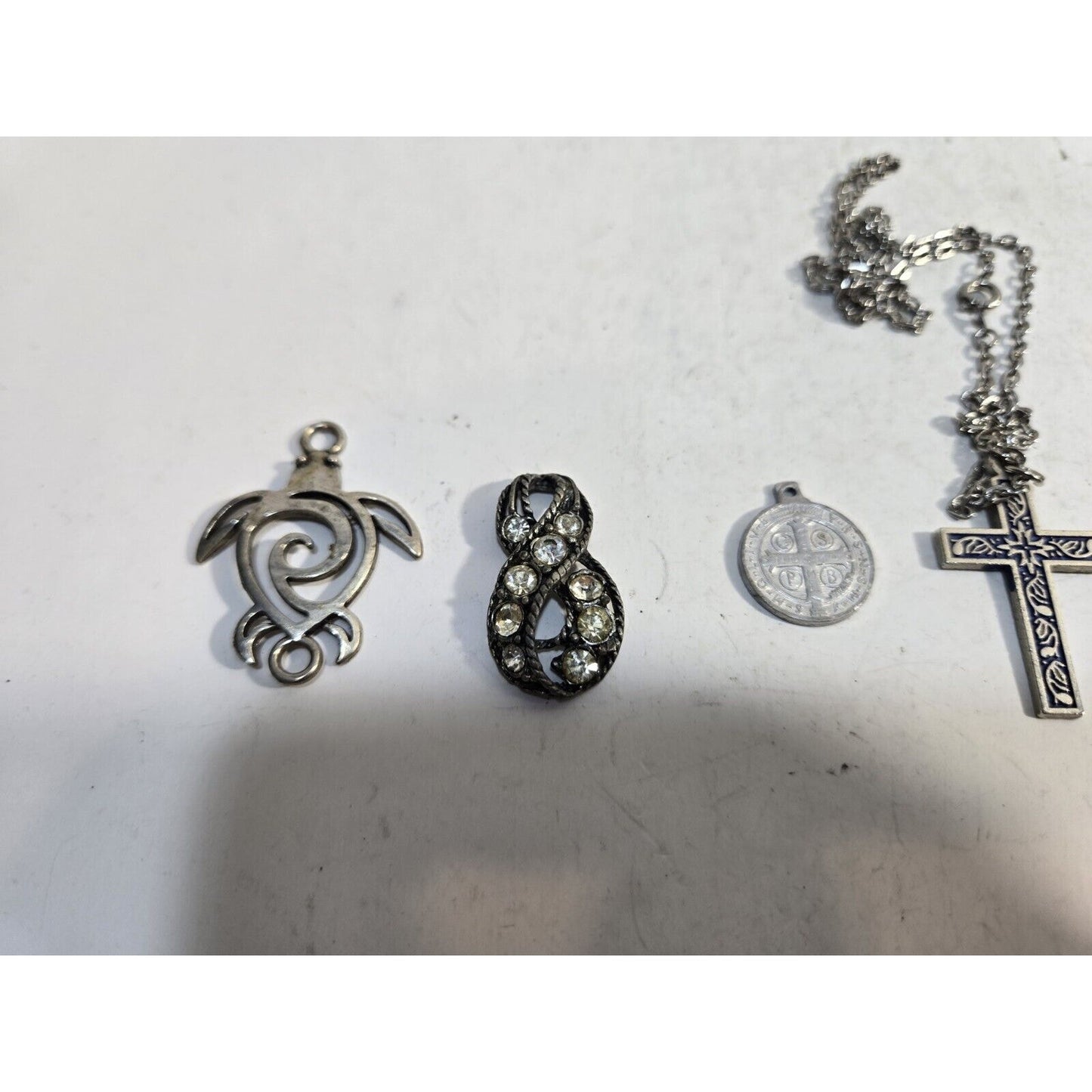 lot of 7 vintage collectible pendants