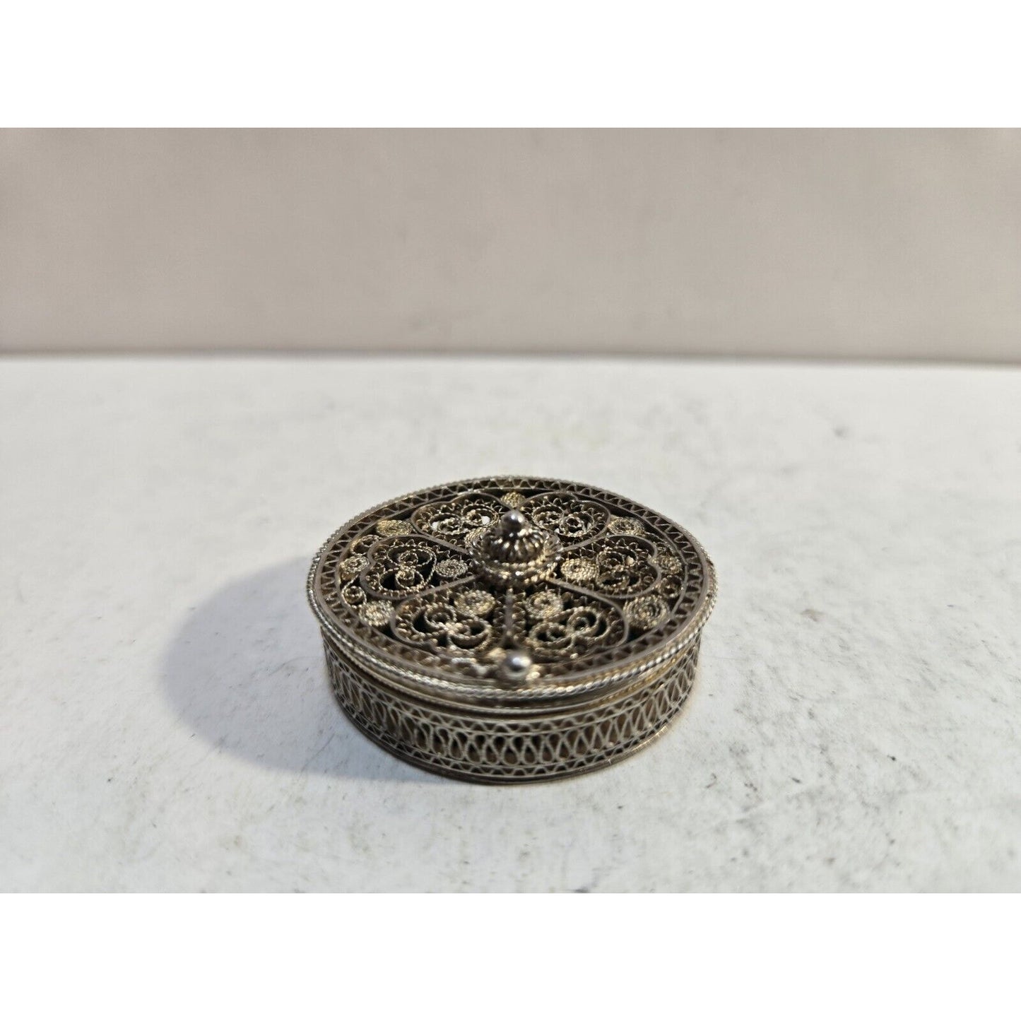 Vintage Filigree Sterling Silver Pill Trinket Box Snuff Case 7275/3