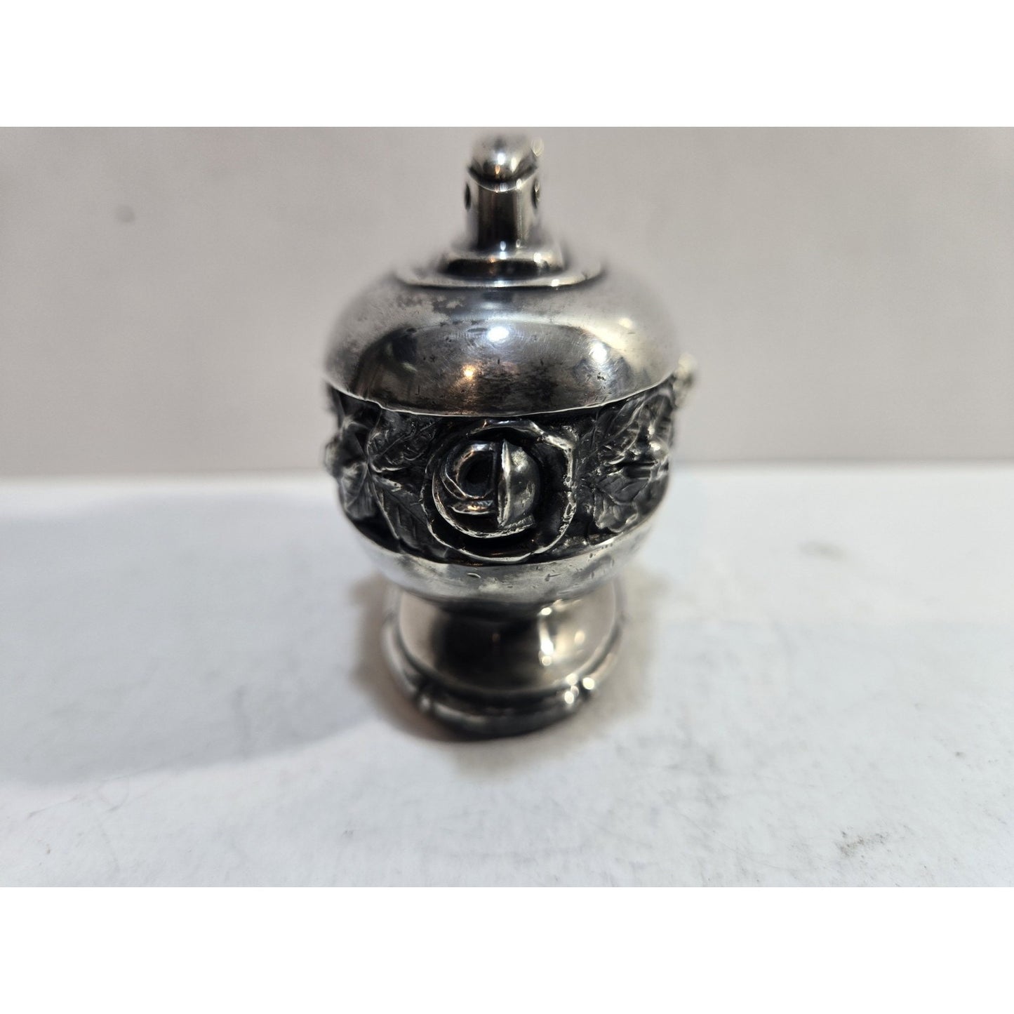 Working 1950's Ronson Silver Plated Melrose USA Made Floral Design Lighter.