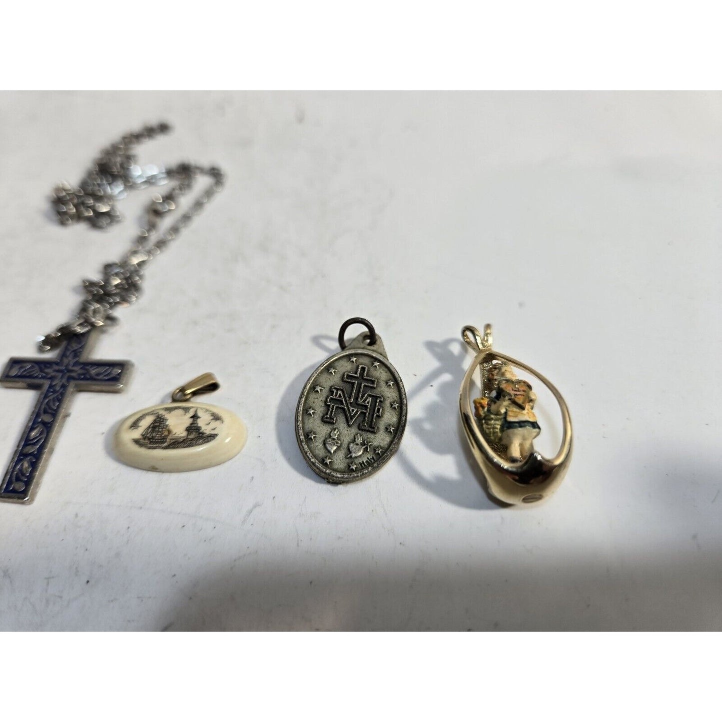 lot of 7 vintage collectible pendants