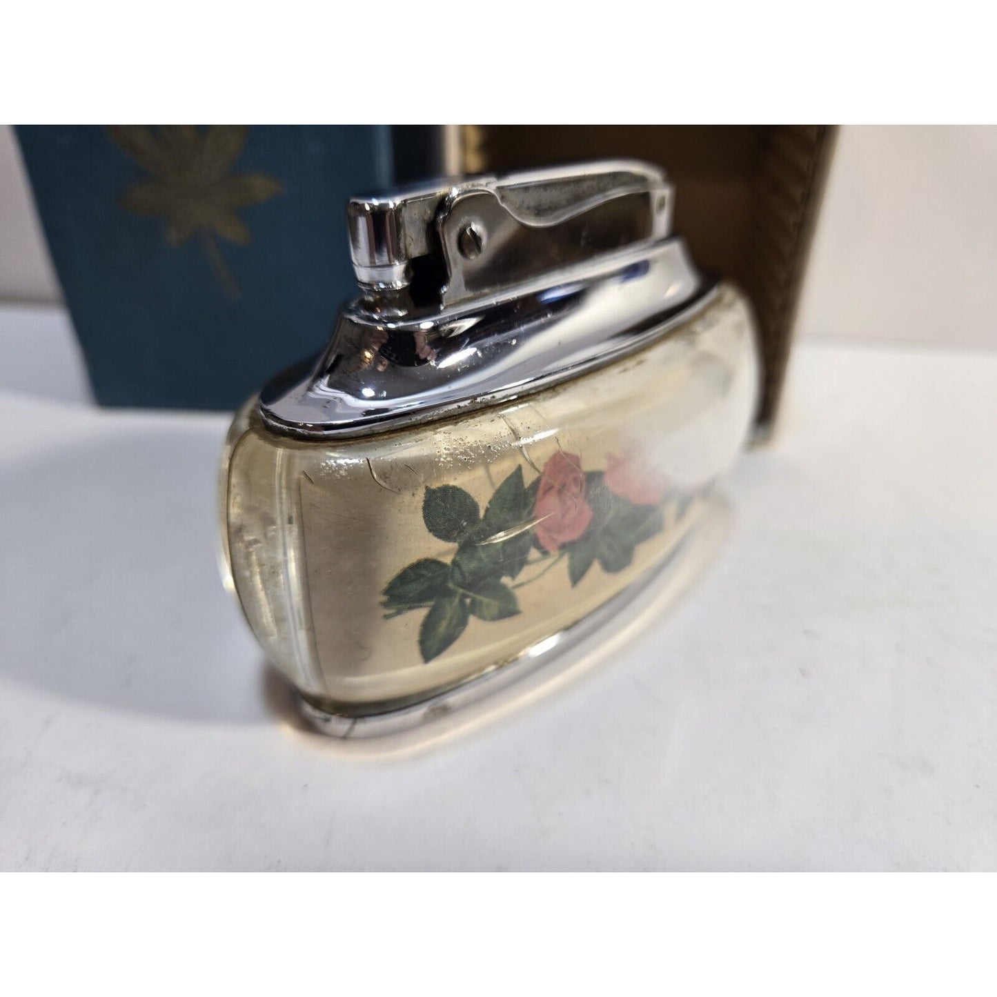 Vintage Working Ronson Four Roses Cigarette Lighter Trophy / Orig. Box 6910/13