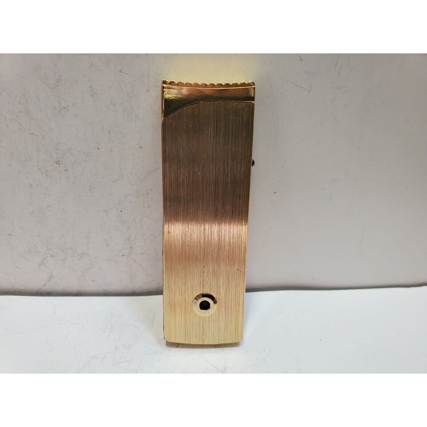 NOS Working Vintage BATTAT Gold Tone Lighter 6390/34