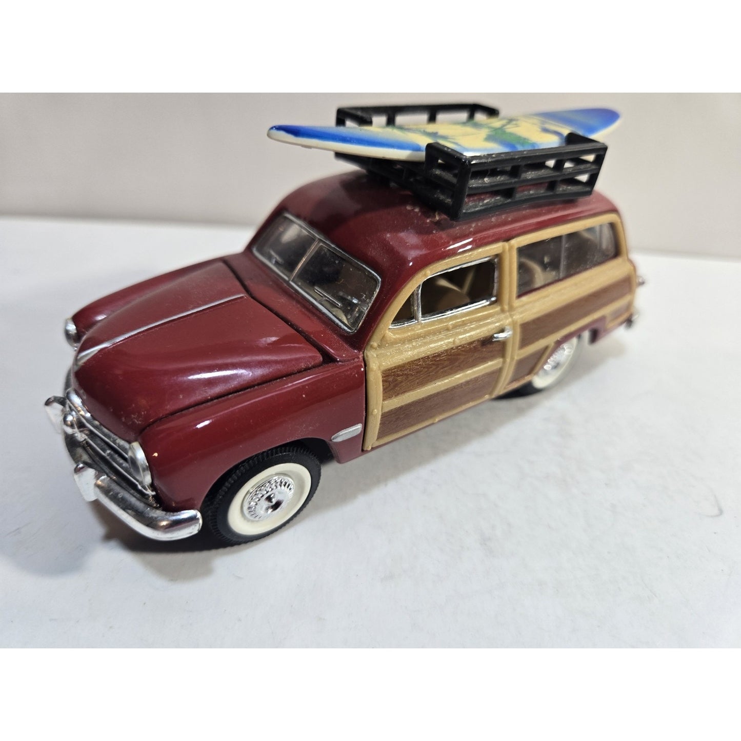 Sunnyside 1949 Ford Woody Wagon SS5737 Red With Surfboard, 1:38 Scale.