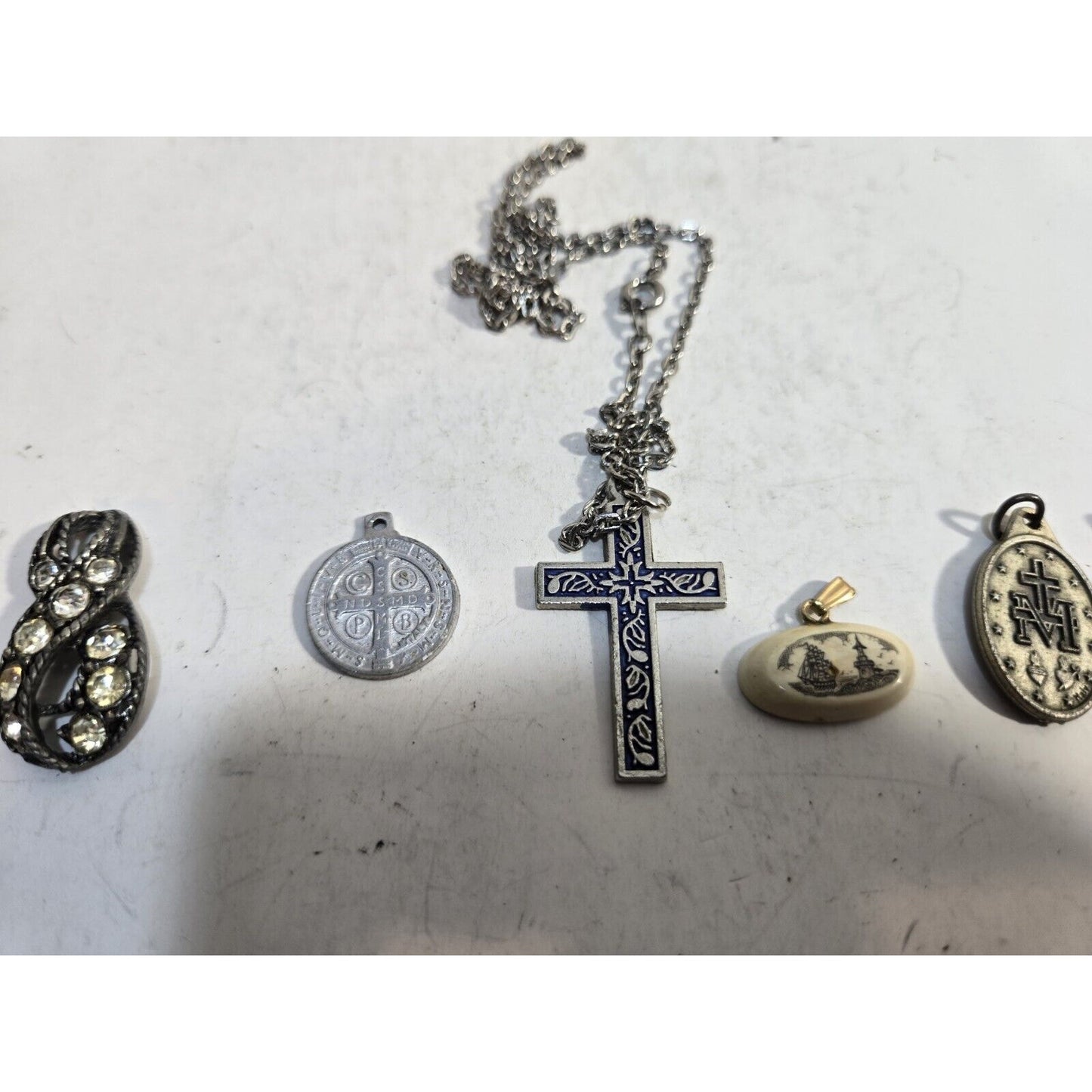 lot of 7 vintage collectible pendants