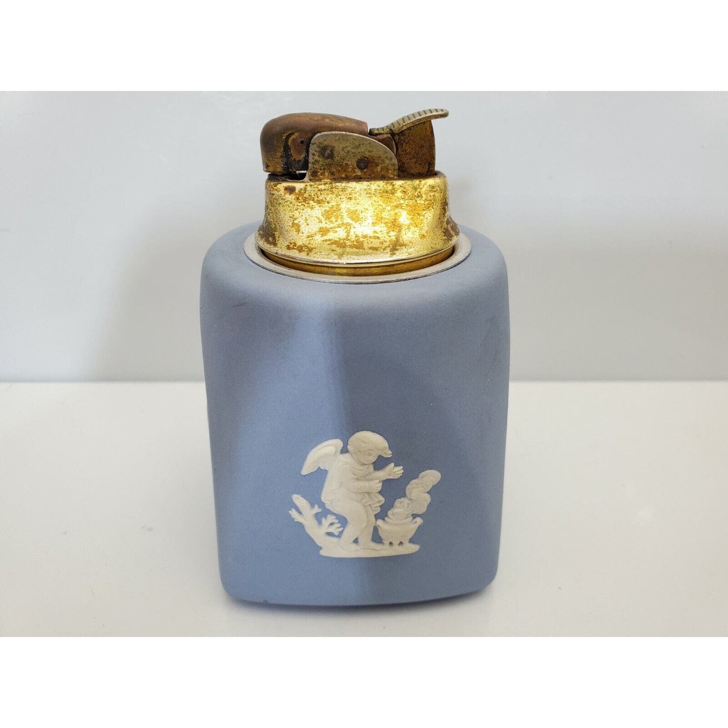 VINTAGE WORKING 1957 WEDGEWOOD BLUE JASPERWARE RONSON / EVANS LIGHTER 3785/13