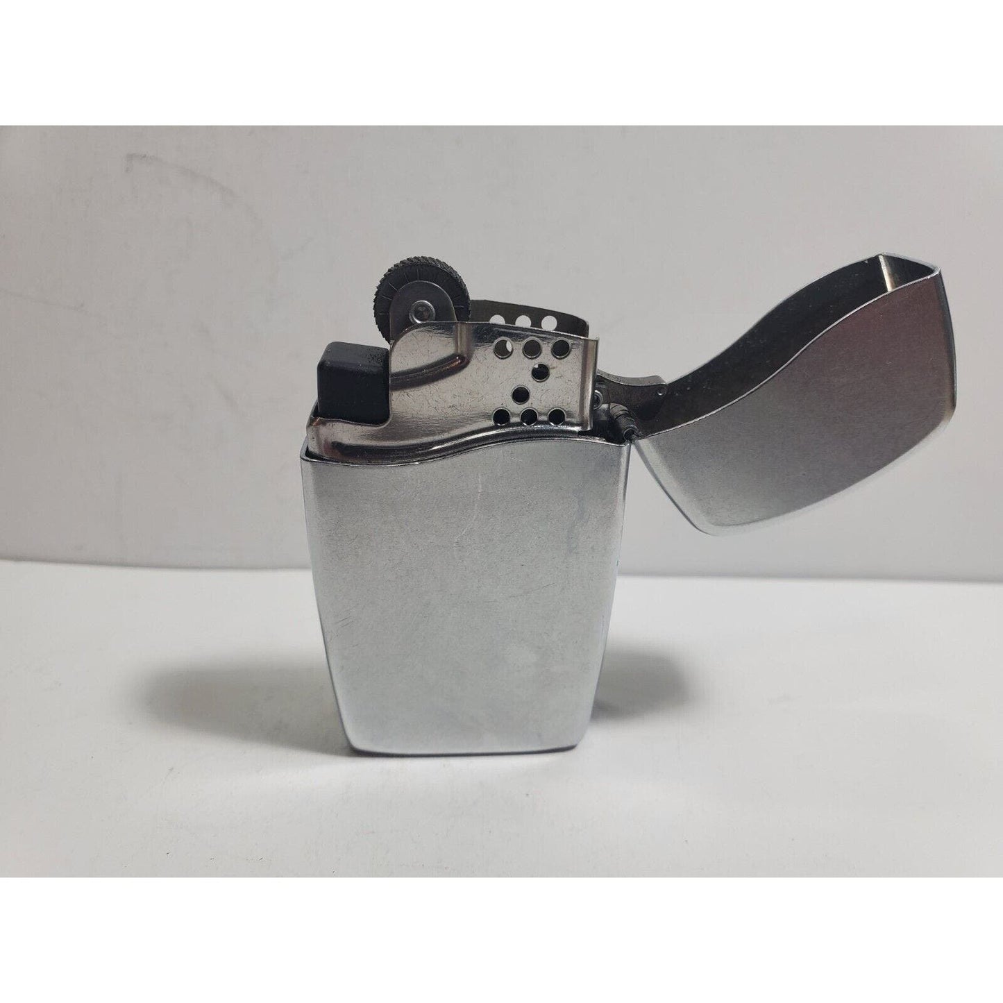 Working Vintage 2005 Zippo Blu Classic Chrome Butane Lighter Made In The USA