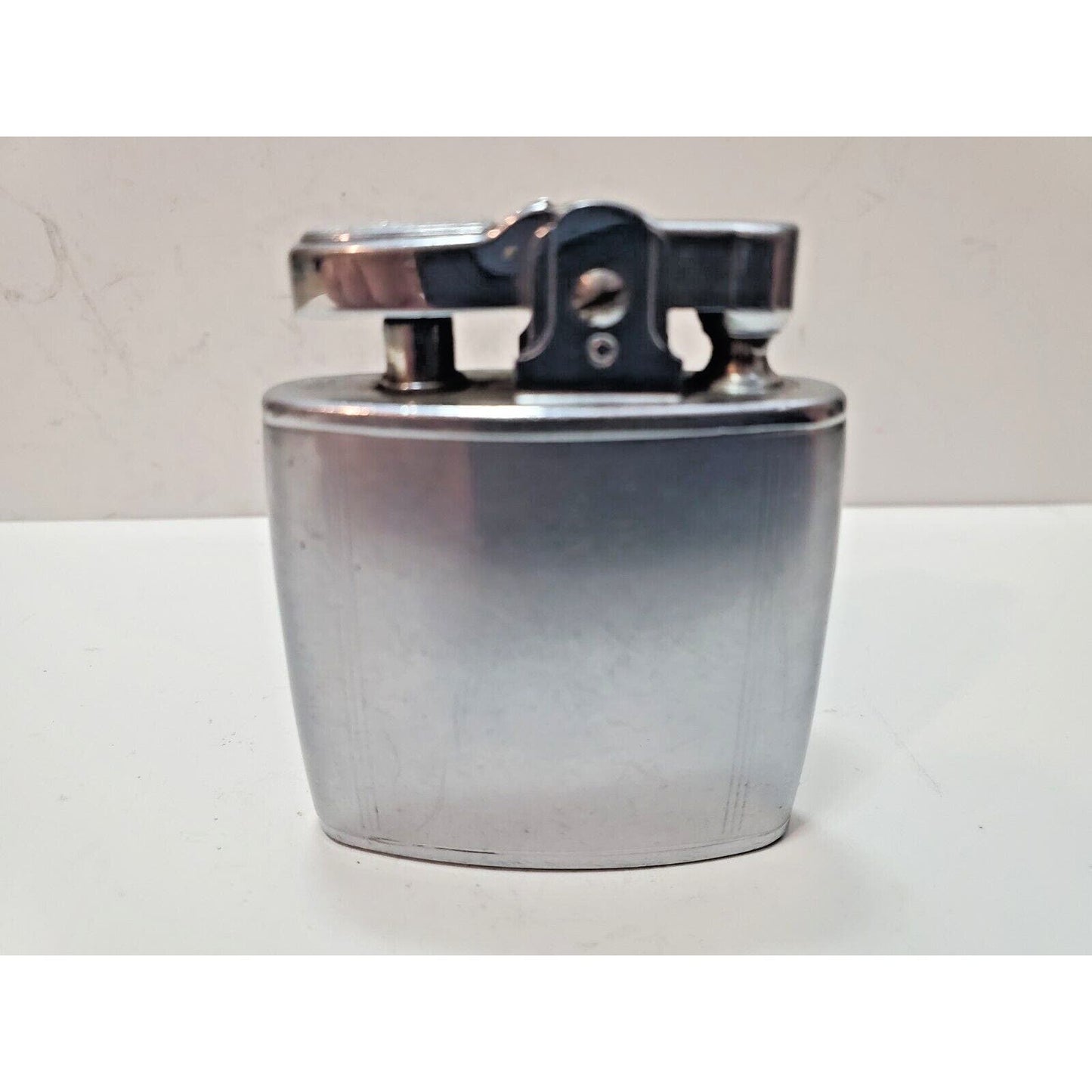 Vintage Working Ronson Standard Silver Tone Lighter / England Made 6103/26