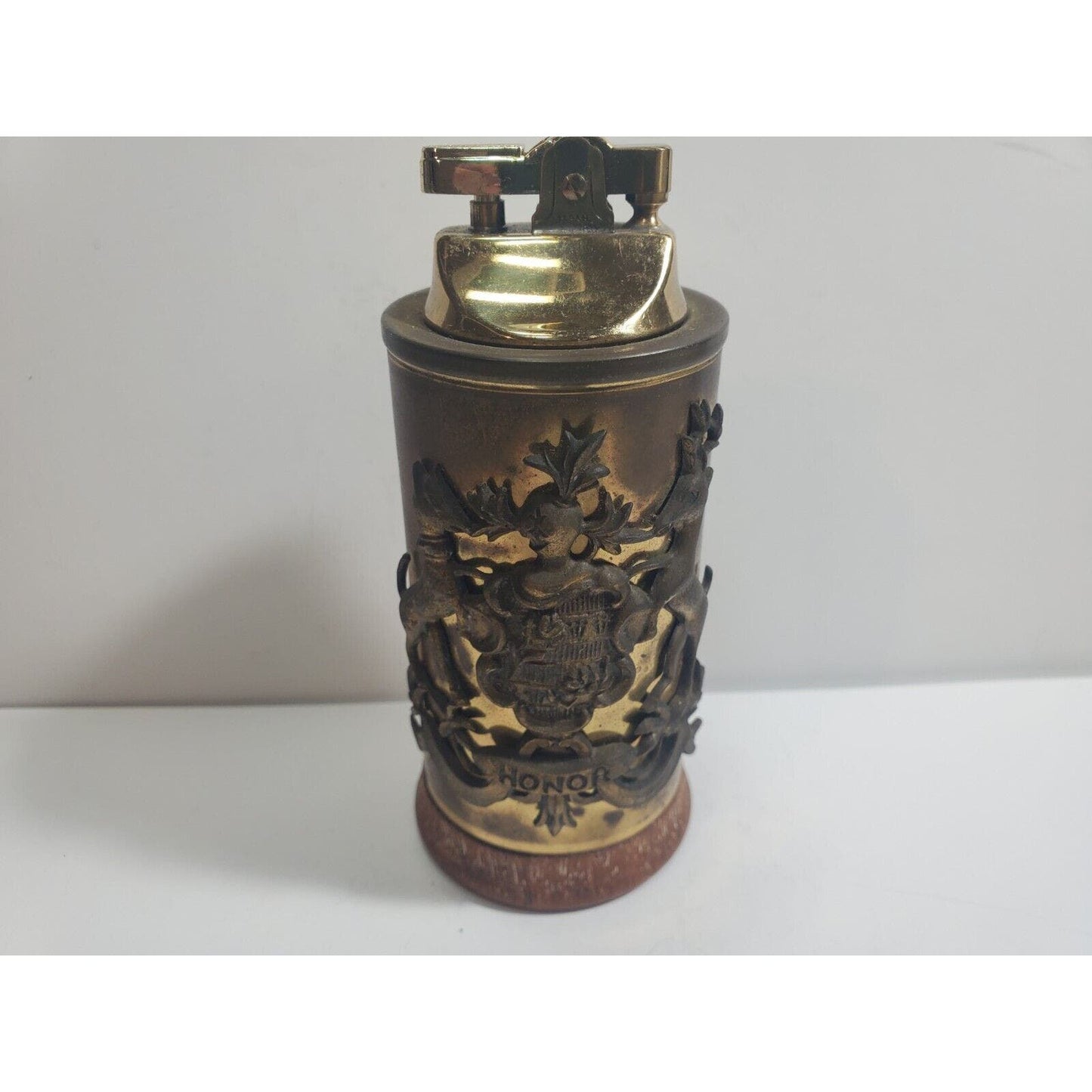 Unique Design Vintage Working Table Lighter, Bras, Honor Crest / Unlit 5771/40