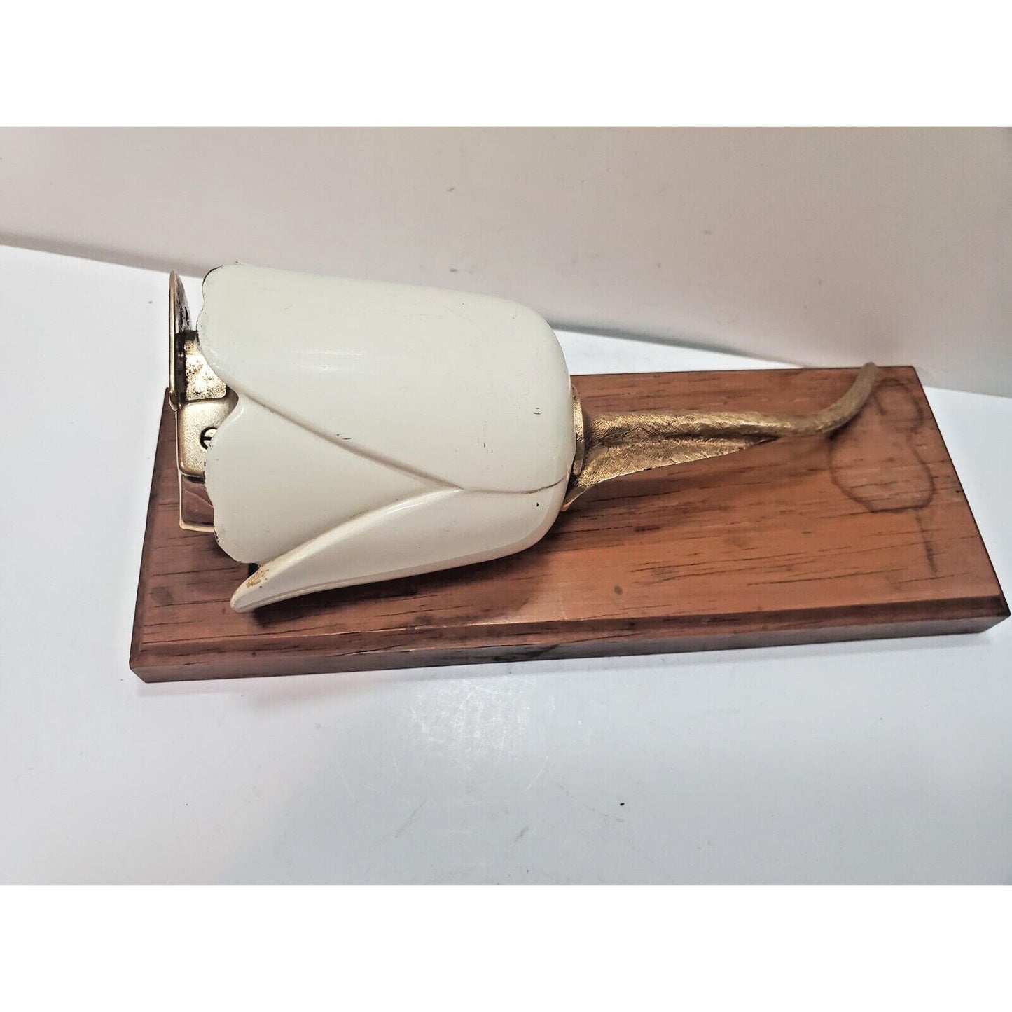 Vintage Ronson Tulip Gold Tone & Cream Varaflame Lighter, Walnut Base 6195/13