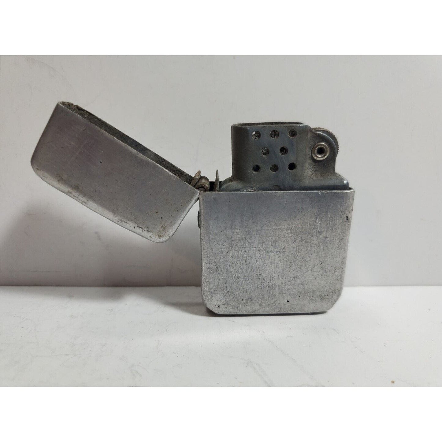 Working Vintage WWII Lighter, Berkeley, 3 barrel Hinge 5882/27