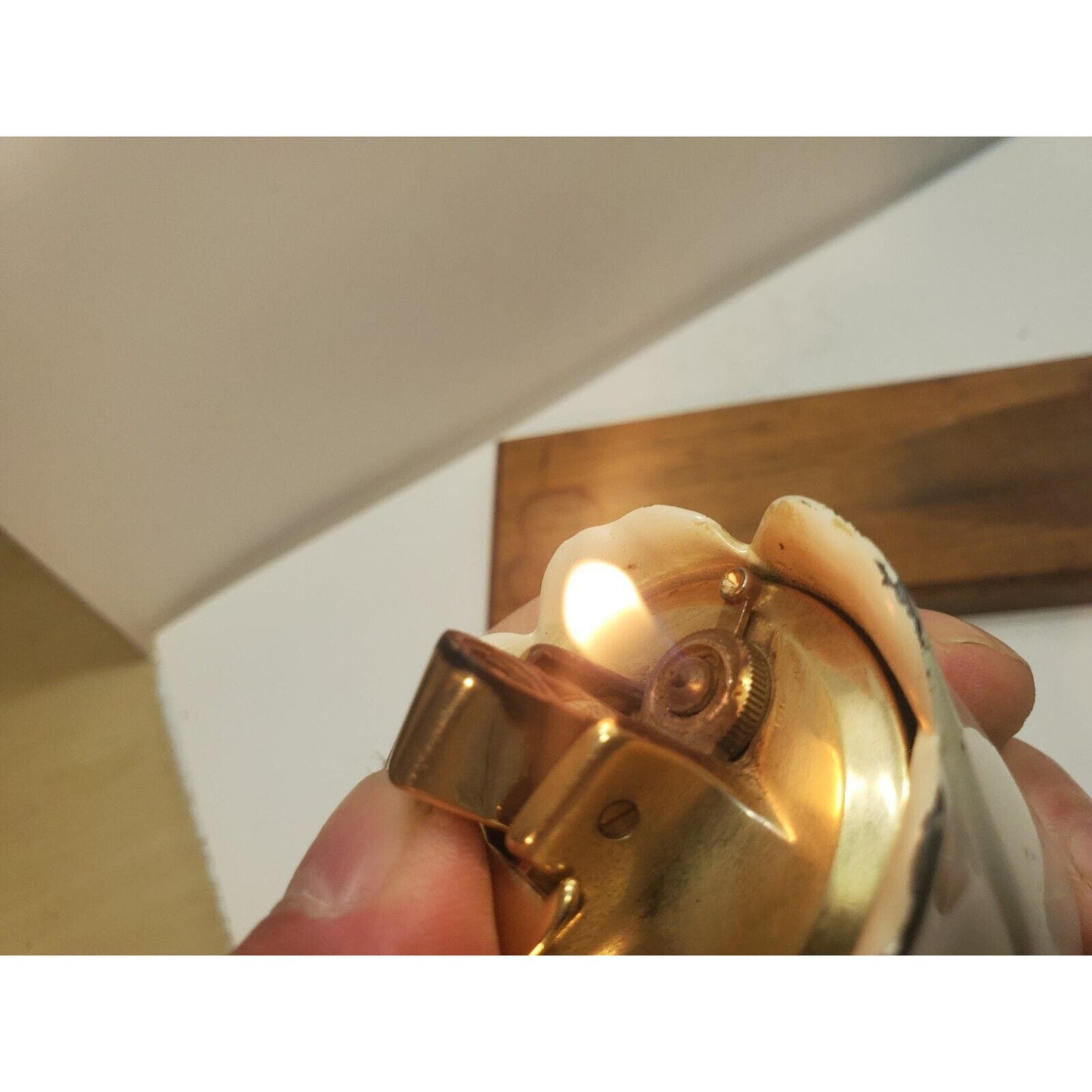 Vintage Ronson Tulip Gold Tone & Cream Varaflame Lighter, Walnut Base 6195/13