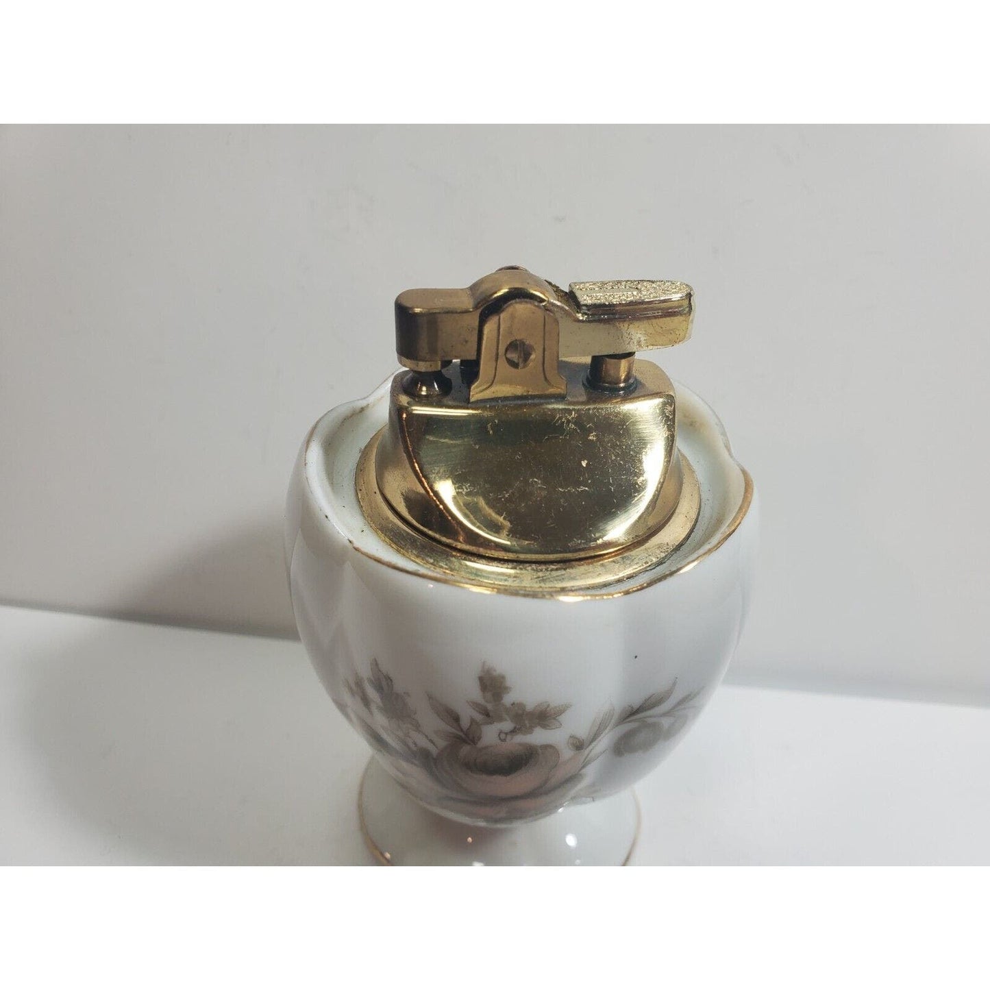 Vintage Working Porcelain Glass Ball Table Unlit Lighter 4" 1769/40
