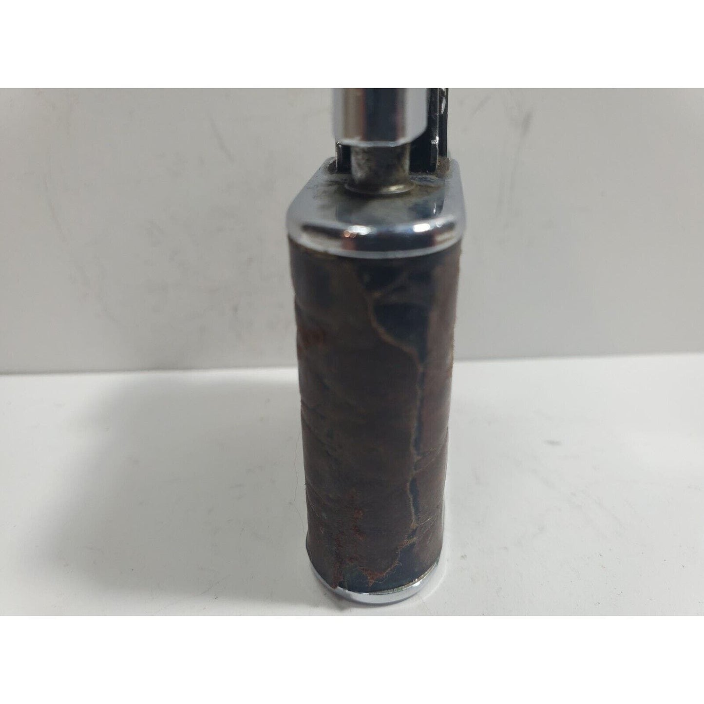 Vintage Working RONSON WHIRLWIND Leather Wrapped, Silver Tone Lighter. 5826/26