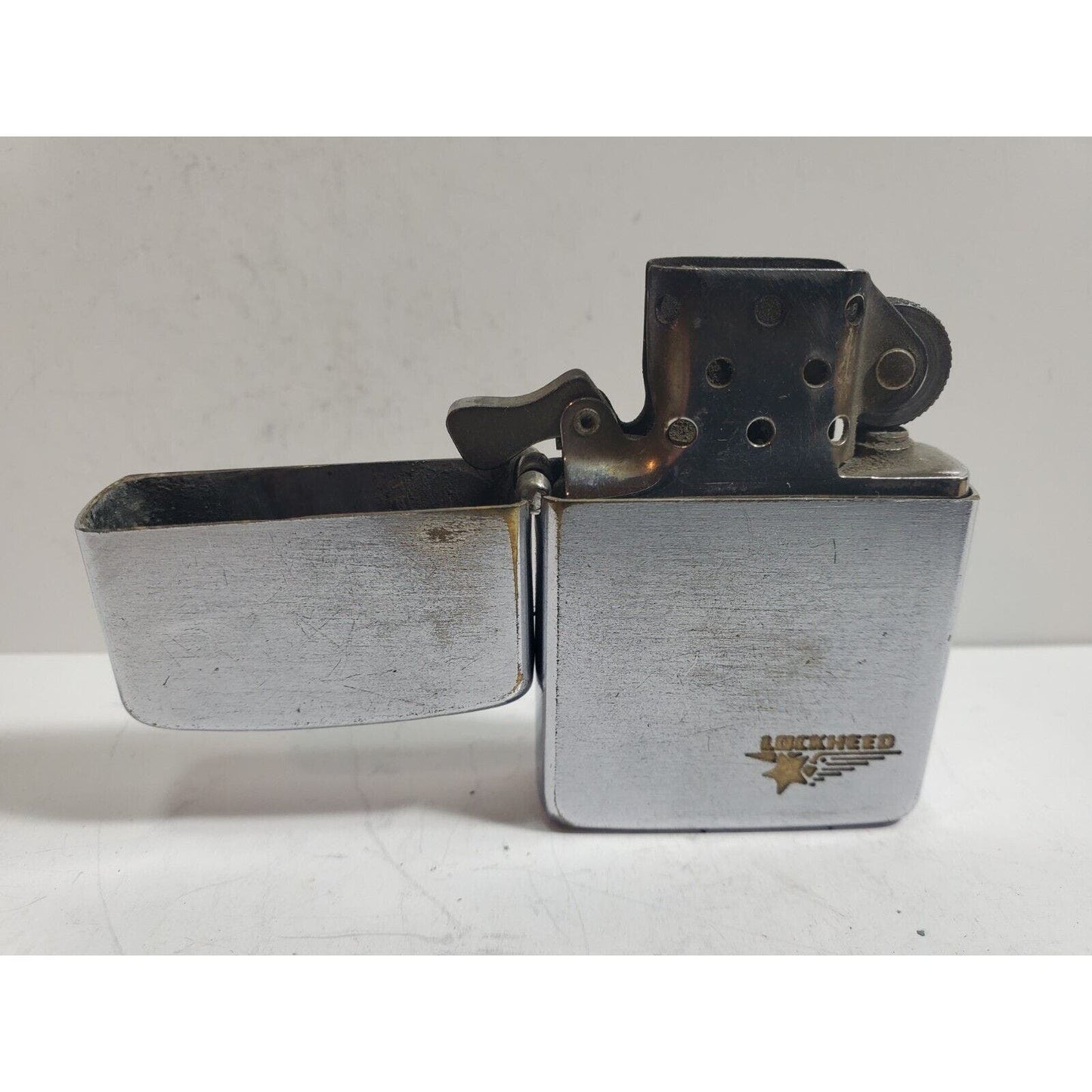 Vintage "Lockheed Aircraft" Logo Zippo Lighter Pat # 2042695 3 Barrel Hinge