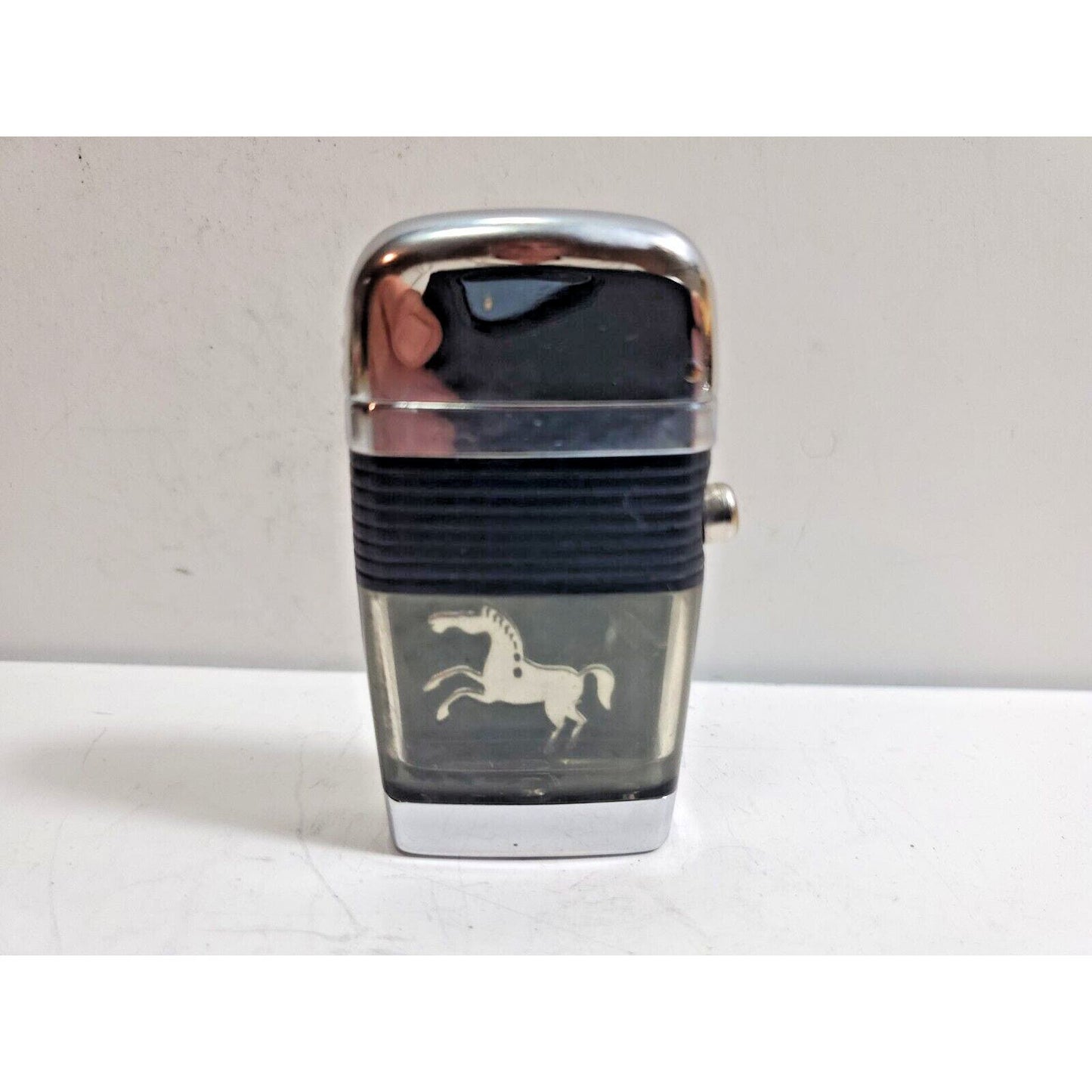 VINTAGE WORKING Scripto VU Lighter Charging Trojan Stallion Horse & Gold Black