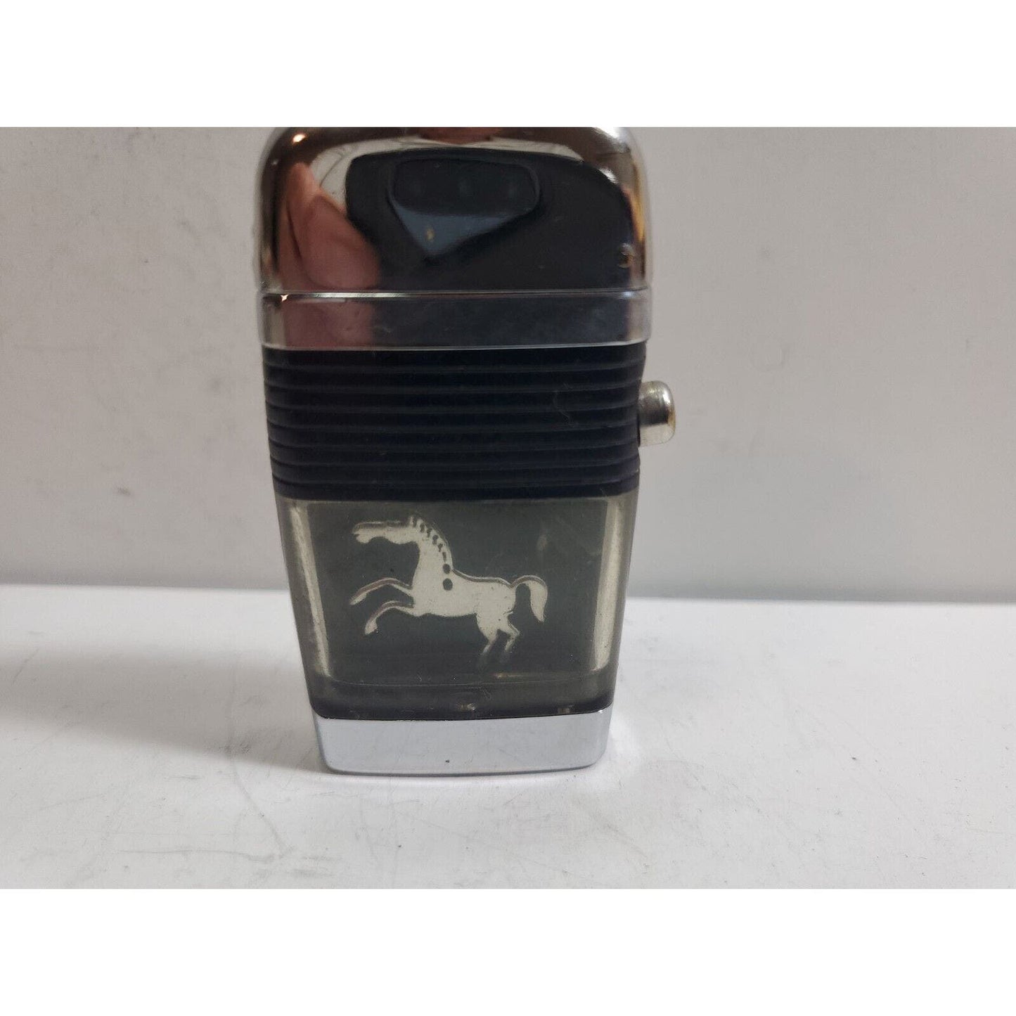 VINTAGE WORKING Scripto VU Lighter Charging Trojan Stallion Horse & Gold Black