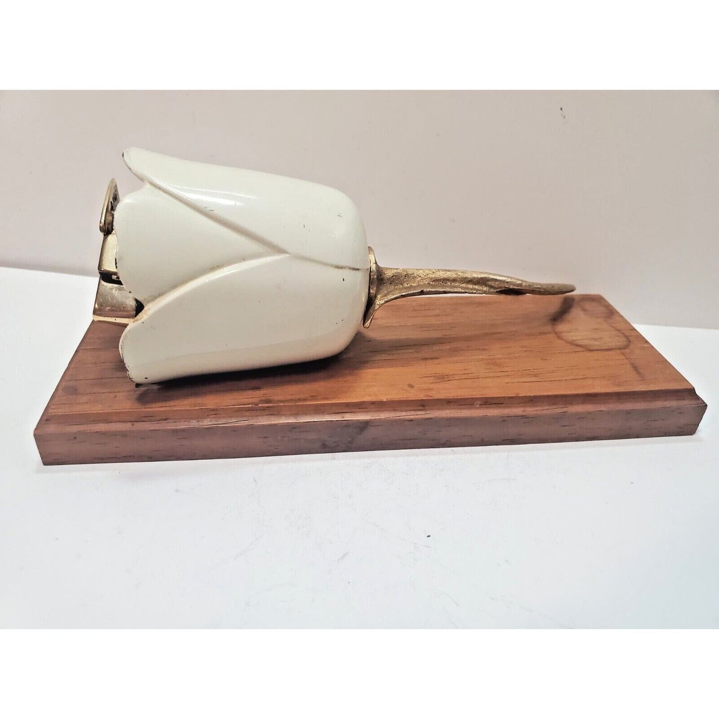 Vintage Ronson Tulip Gold Tone & Cream Varaflame Lighter, Walnut Base 6195/13