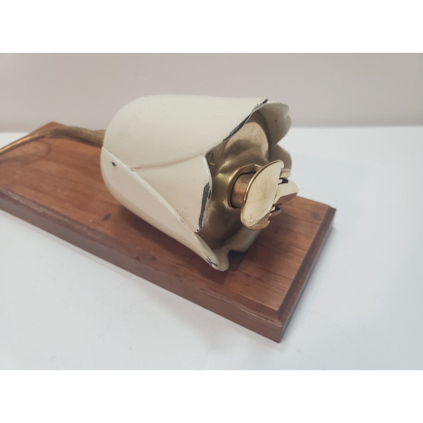 Vintage Ronson Tulip Gold Tone & Cream Varaflame Lighter, Walnut Base 6195/13