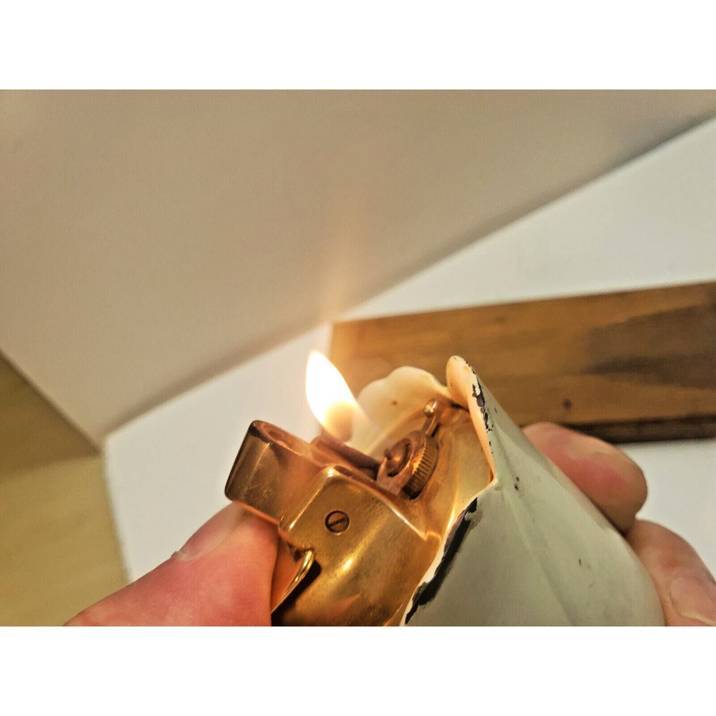 Vintage Ronson Tulip Gold Tone & Cream Varaflame Lighter, Walnut Base 6195/13