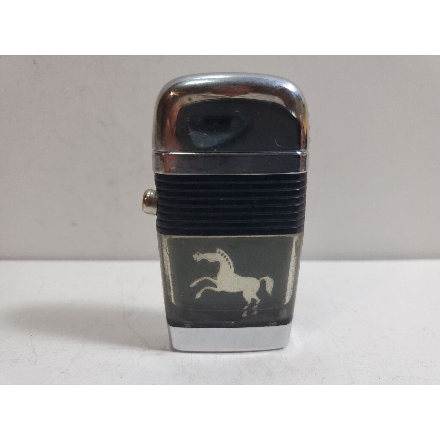 VINTAGE WORKING Scripto VU Lighter Charging Trojan Stallion Horse & Gold Black
